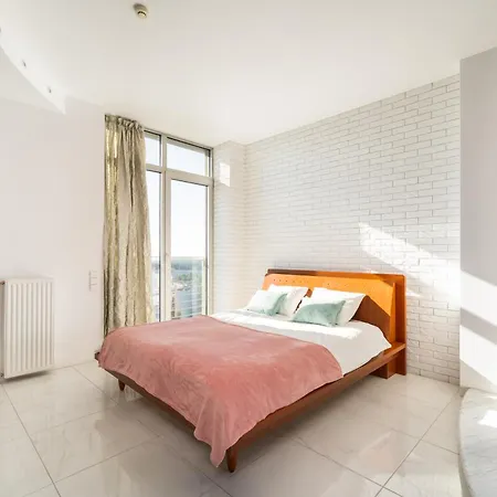 Skypenthouse & With Free Parking Apartment *