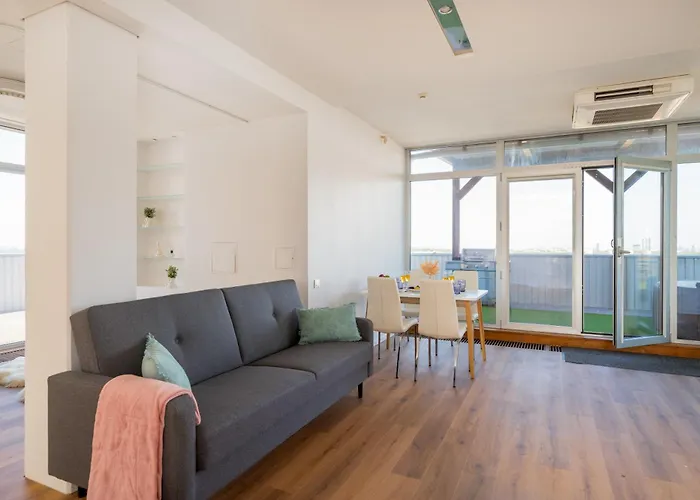 Skypenthouse & With Free Parking *