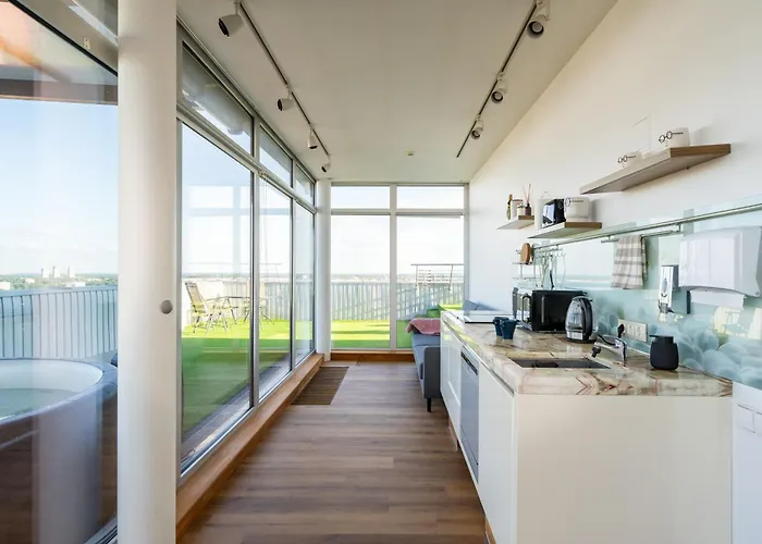 Skypenthouse & With Free Parking *