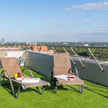 Апартаменты Skypenthouse & With Free Parking